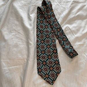 George Machado Zylos Geometric Floral Pattern 100% Italian Silk Necktie